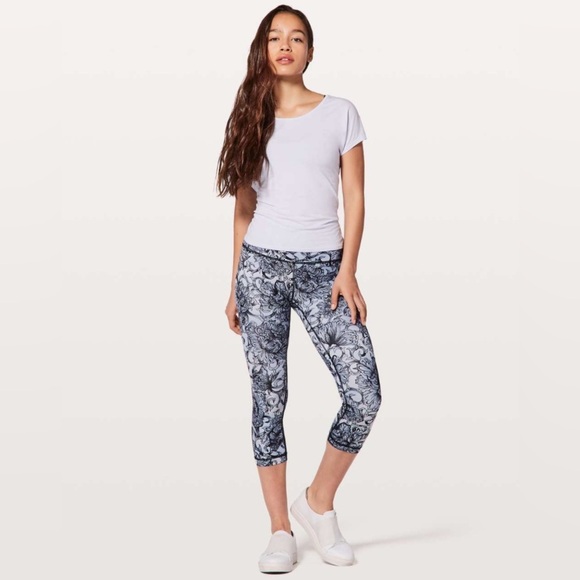lululemon athletica Pants - Lululemon Wunder Under Crop (Hi-Rise) Luxtreme Hanakotoba Starlight Multi size 6